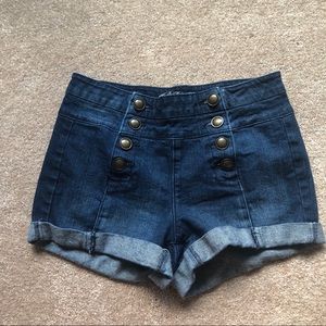 Aéropostale limited edition “Pretty Little Liars”